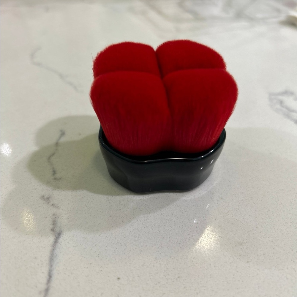 Shiseido face polish brush (hanatsubaki)